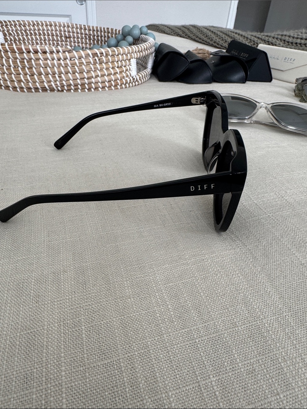Diff Eyewear Black Cat-Eye Sunglasses - Picture 4 of 4